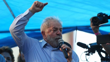 Lula anuncia que é 