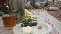 イランでの日没後の夕食会