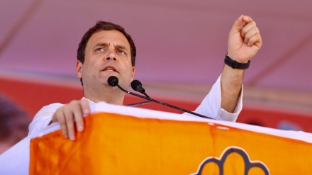 ভারতে পেট্রোলের দাম বেশি কেন, জবাব দাও: রাহুল গান্ধী