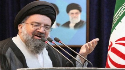 خطیب نماز جمعه تهران: آمریکا و اتحادیه اروپا هیچکدام قابل اعتماد نیستند 