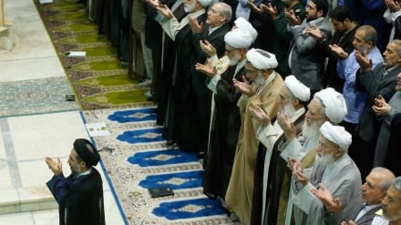 Shalat Jumat di Tehran