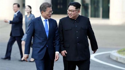 South Korea president to take business tycoons to North