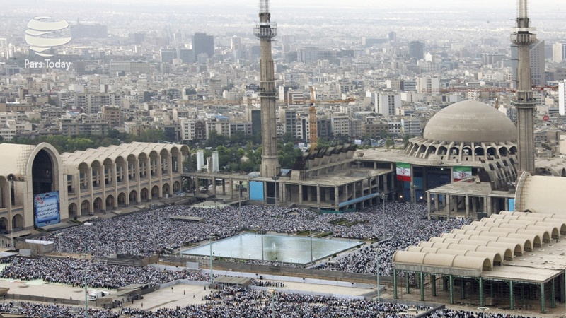 Mushalla Imam Khomeini ra Tehran.