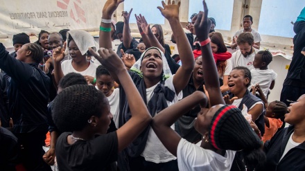 París se ofrece a acoger a los migrantes del Aquarius que quieran ir a Francia