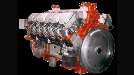 テヘランで、イラン製ディーゼルエンジンが公開