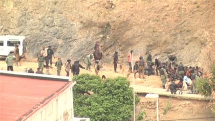 About 400 refugees storm fence on Spain-Morocco border
