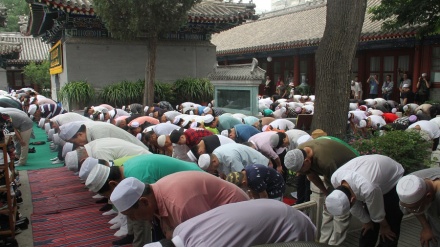 中国で、断食明けの祝祭の礼拝が実施