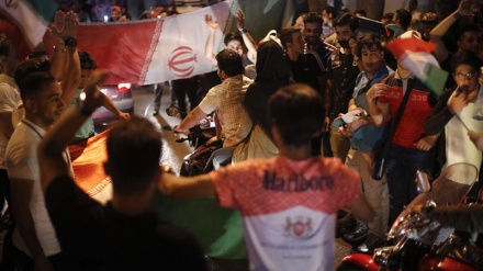 Nach WM-Spiel Iran-Portugal: Freude der Iraner in Teheran