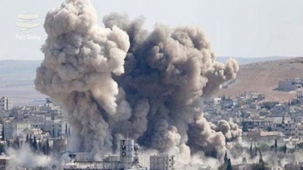 अलहुदैदा पर सऊदी अरब की बमबारी, यमनी बलों ने हमलावरों की युद्धक नौका पर क़ब्ज़ा किया