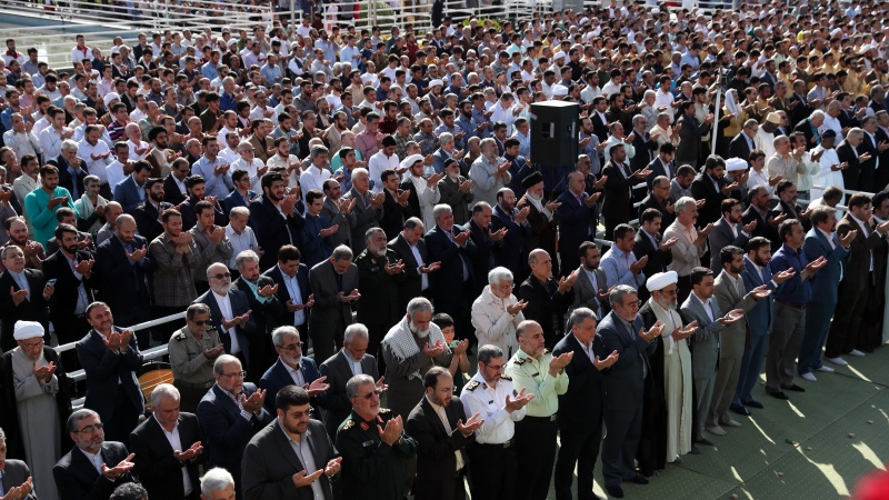 Shalat Idul Fitri di Tehran, Juni 2018.