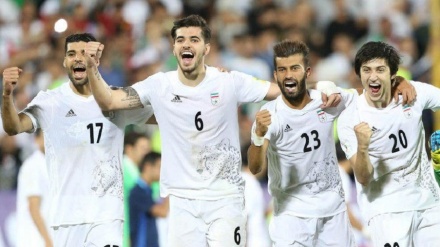 サッカーイラン代表、ワールドカップ直前の親善試合でリトアニアに勝利