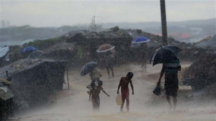 Landslide kills Rohingya child as monsoon hits refugee camps in Bangladesh