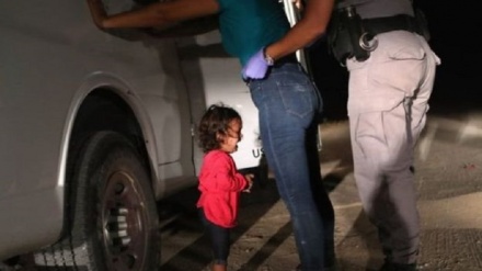 מלניה נגד טראמפ: שונאת לראות ילדים מופרדים ממשפחותיהם