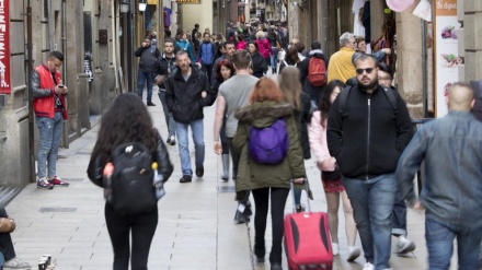 La población en España vuelve a crecer hasta los 46,6 millones 