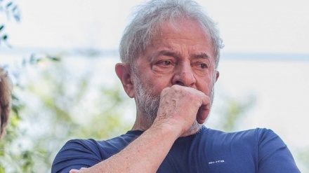 Ex-presidente do Brasi recebe rosário enviado pelo Papa Francisco