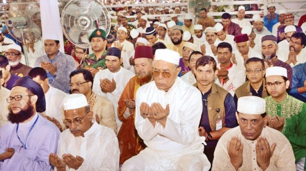 বাংলাদেশে বিপুল উৎসাহ-উদ্দীপনায় পবিত্র ঈদুল ফিতর পালিত