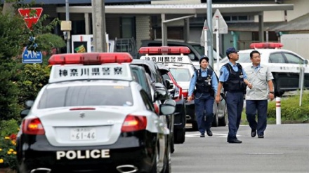 日本の富山県で警官が刺され、警備員が死亡