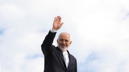 Zarif, nükleer anlaşma komisyonuna katılmak için Viyana’ya gitti