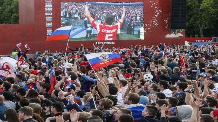 Тасовир: Дар ҳошияи Ҷоми ҷаҳонии футбол  дар Русия 