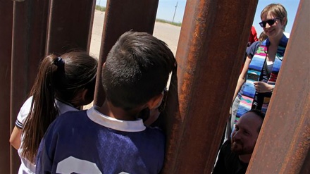 Marekani imewatenganisha makumi ya watoto wa wahajiri na familia zao