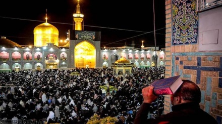 Fotos+videoclip: Celebran Noche del Destino en mausoleo de Imam Reza en Mashad(noreste de Irán)