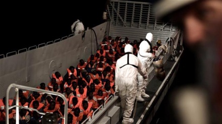 EU, UNHCR call on Italy, Malta to let refugee ship dock