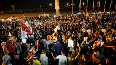 দেশে ফিরল ইরানের ফুটবল দল: বিমানবন্দরে বিপুল সংবর্ধনা