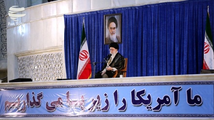 Lideri Suprem: 10 raketa në përgjigje të 1 rakete

