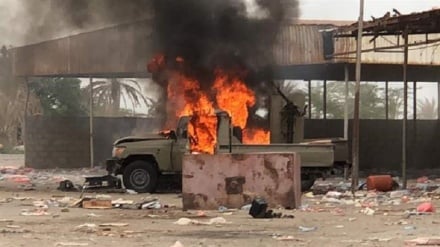 Yaman Hajar Kendaraan Militer Pasukan Bayaran Saudi