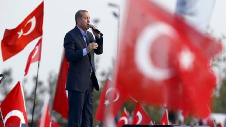 Erdoğan: Batı benim yenilmemi bekliyor