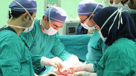 کودک افغان در شیراز به طور رایگان جراحی شد