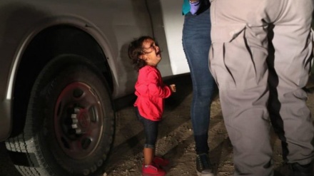 Weinende Kinder in US-Käfigen