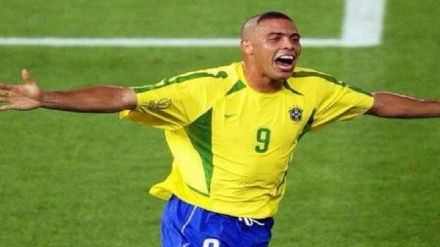 Роналдо ўзининг орзулар жамоасига Месси ва Зиданни киритди