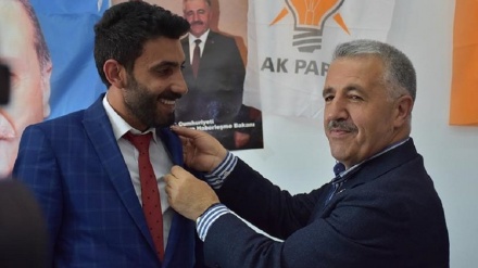 Saadet Partisi'nden istifa eden 24 kişi AK Parti'ye katıldı