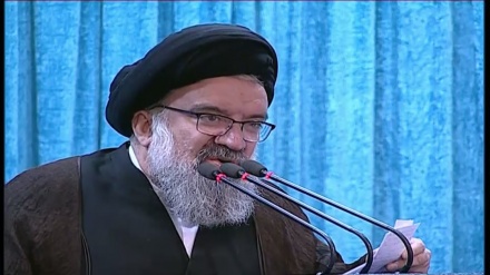 Tahran Cuma Namazı Hatibi: İran, füze gücünün arkasında