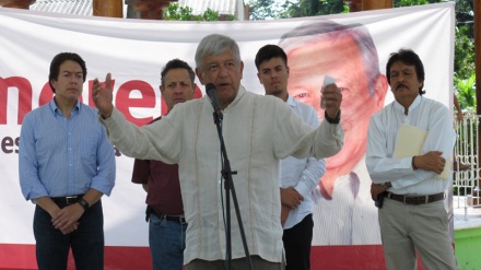 Andrés Manuel López Obrador debe ser el próximo presidente de México porque el pueblo ya se cansó de tanta corrupción y violencia