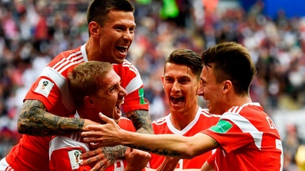 ワールドカップ、ロシアがサウジアラビアに勝利