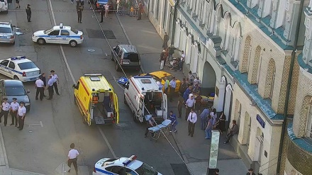 ロシア・モスクワでタクシーが歩行者に突っ込み、8人が負傷（動画）
