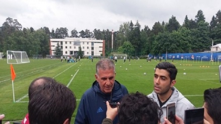 É hora de os jogadores iranianos expressarem entusiasmo, diz o treinador