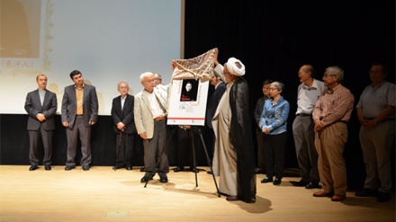 映画「シャルギー（東洋人）」の日本公開式典でイランのイスラム文化指導省代表が演説