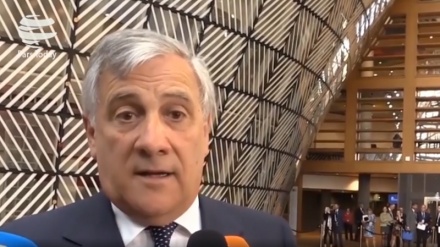 Migranti, Tajani: serve lista nera trafficanti esseri umani 