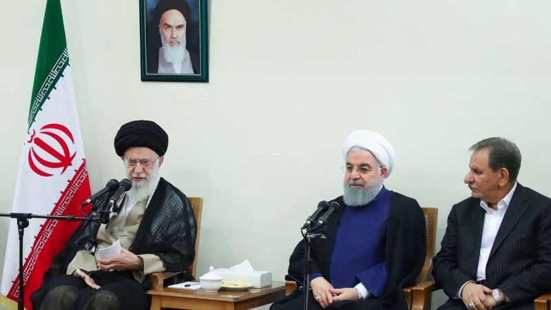 Presidente Rouhani  e o gabinete se encontram com o líder (fotos)