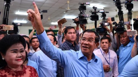 Cambodians voting in general elections