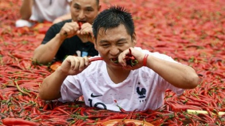 中国で、赤唐辛子の早食いコンテストが実施（写真＋映像）