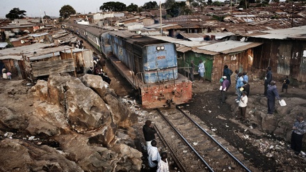 Motocin buldoza Suna Ta Rusa Gidajen Da Aka Gida Ba Bisa Ka'ida Ba A Kasar Kenya 