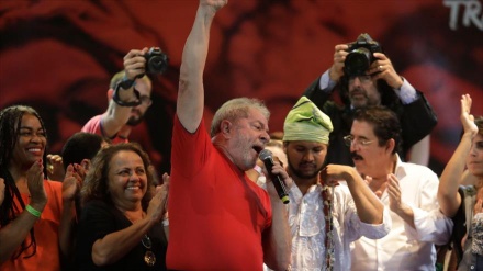 Unos 15 000 trabajadores brasileños marcharon en apoyo a Lula da Silva