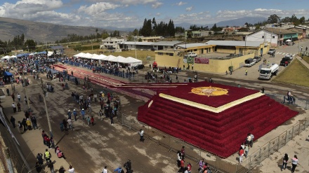 Piramida me trëndafila në Ekuador