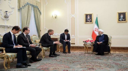 Fotos: Rohani recibe credenciales de embajadores de tres países