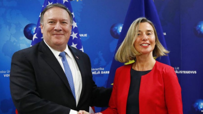 Mogherini ve Pompeo'nun Brüksel'de bir araya gelmesi
