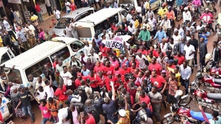 Polisi yatumia mabomu kuzima maandamano Uganda